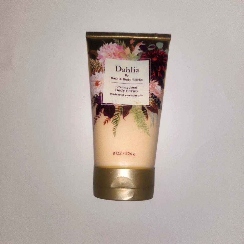 New BATH & BODY WORKS DAHLIA Creamy petal Body Scrub Shea Butter 8 fl oz
